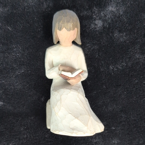Willow Tree Cream and Tan Sculpture - Kneeling Reader - Picture 1 of 6